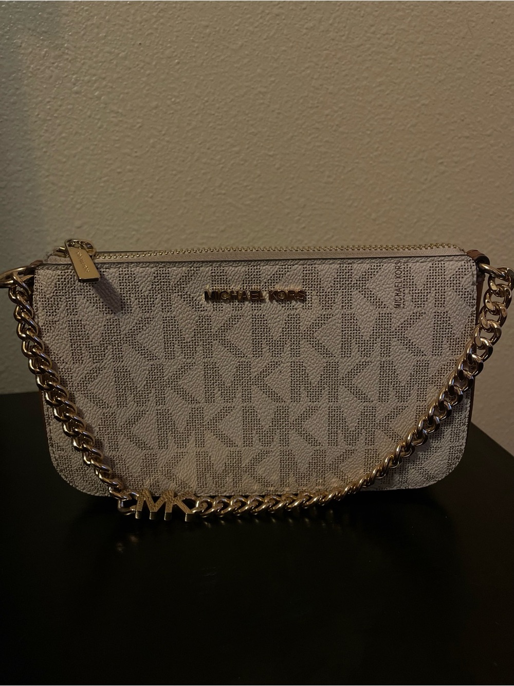 Michael Kors shoulder Bag with Gold Chain